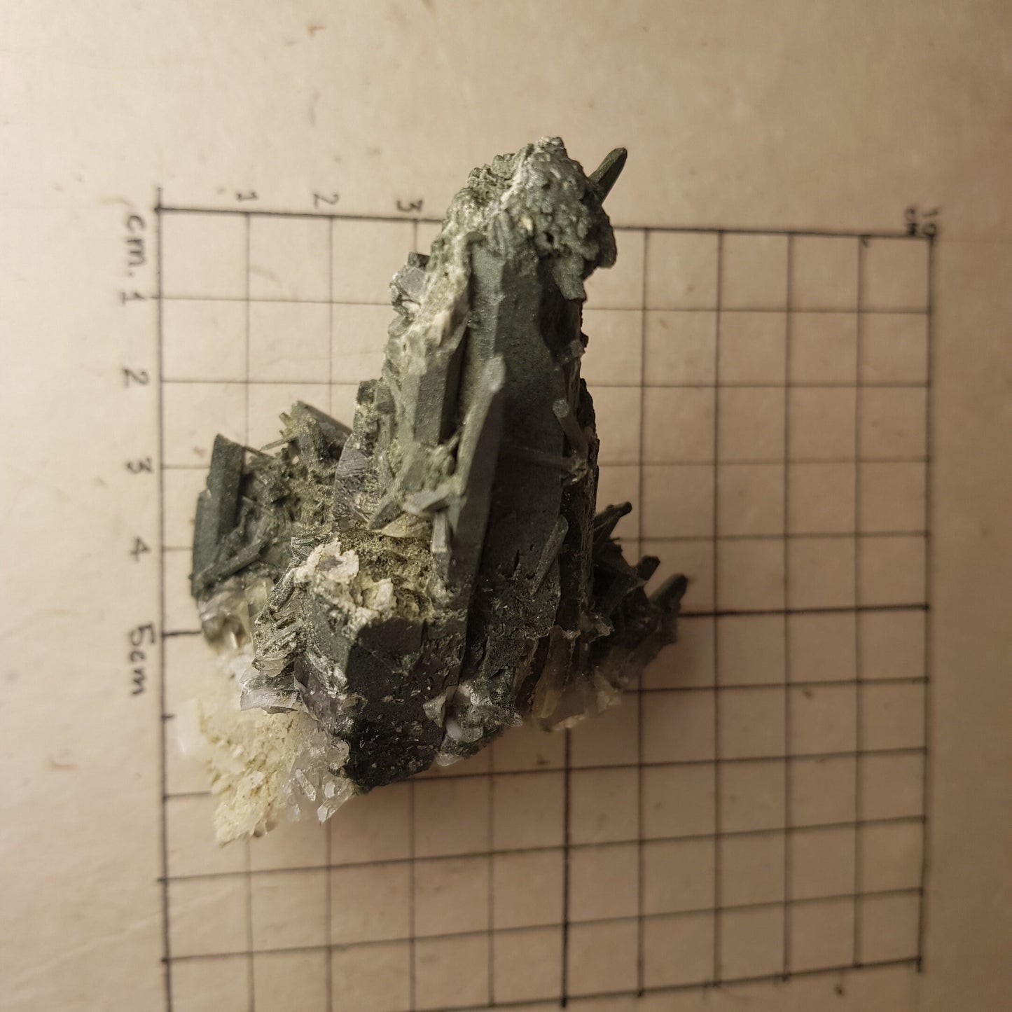 Chlorite Quartz Crystal Cluster from Ganesh Himal, Nepal.Himalayan Green Phantom Quartz. 91gram. Very Rare