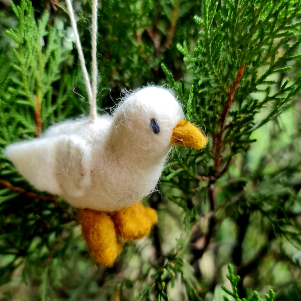 Snowie the Duck, Needle felted with Hanging Thread.
