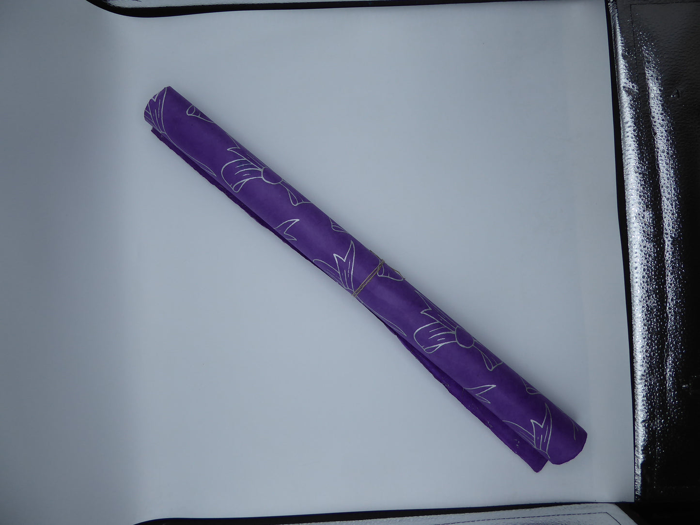 Lokta bundle in Winter Gift Wrap Collection: Six large sheets.