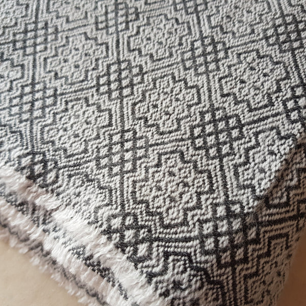 Cashmere blanket, Black & White Tibetan Infinity Knot