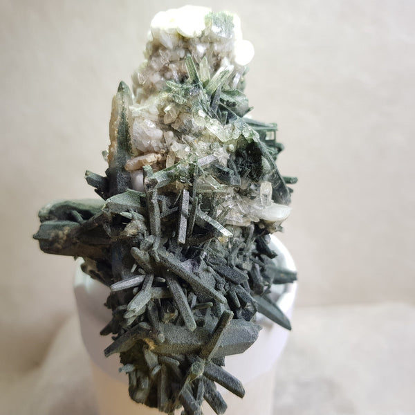 Chlorite Quartz Crystal Cluster from Ganesh Himal, Nepal. Himalayan Green Phantom Quartz. 368gram. Very Rare