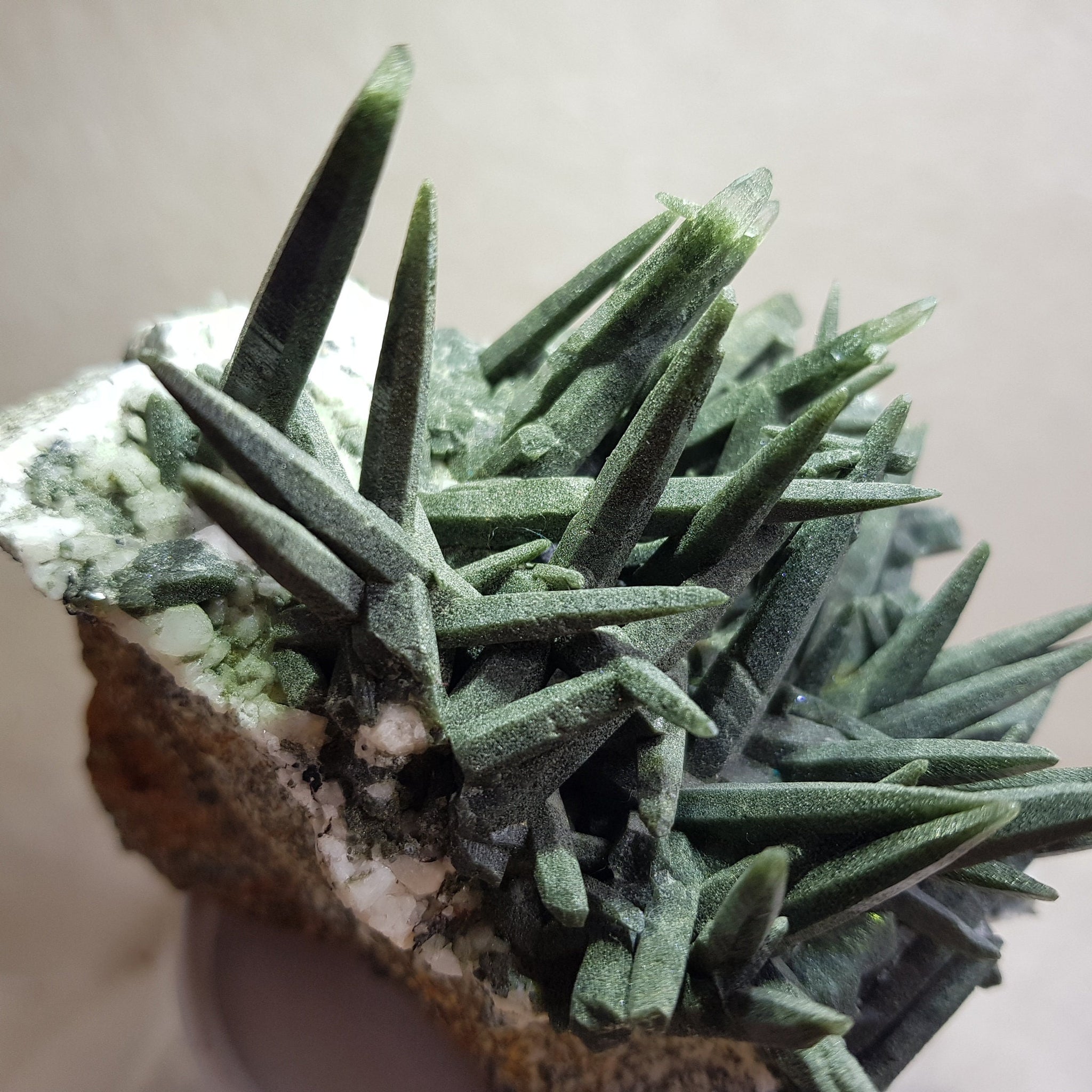 Chlorite Quartz Crystal Cluster from Ganesh Himal, Nepal. Himalayan Green Phantom Quartz. 490gram. Very Rare