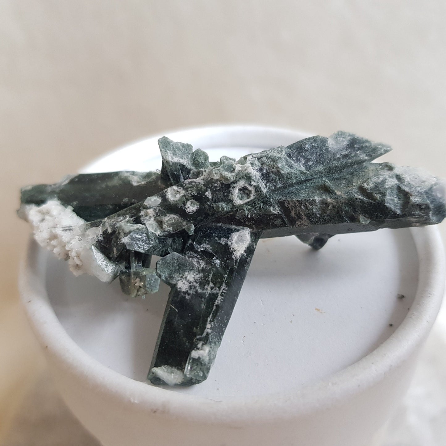 Chlorite Quartz Crystal Cluster from Ganesh Himal, Nepal. Himalayan Green Phantom Quartz. 21gram. Very Rare